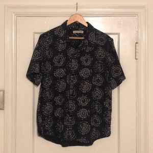 Outerknown Men’s woven shirt (medium)